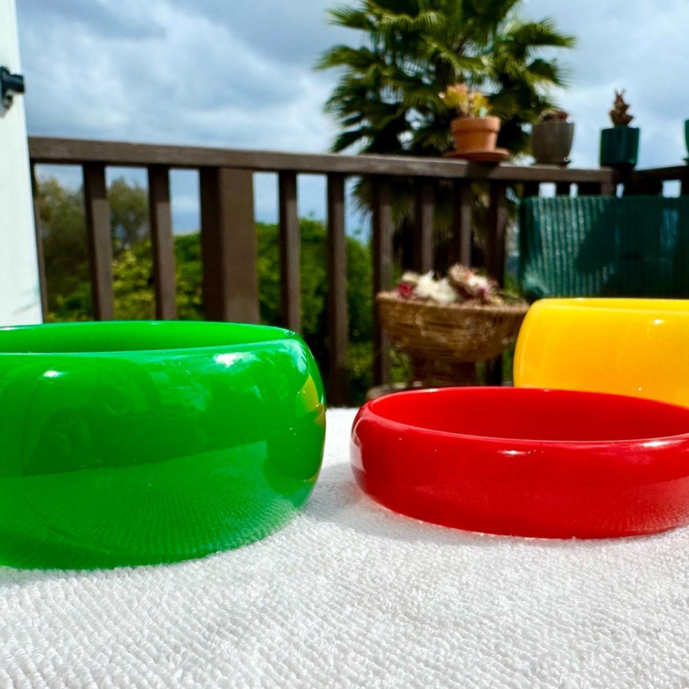 Colorful Vintage Bakelite Bangle Bracelet Set